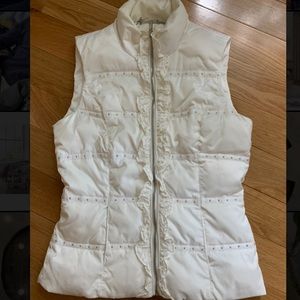 Adorable White House Black Market white vest
